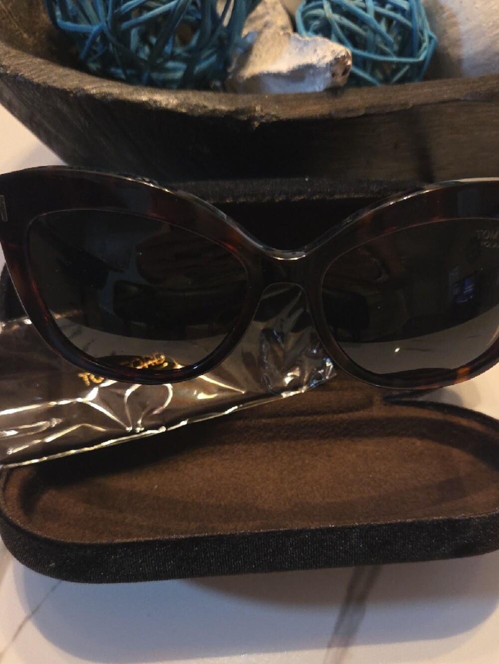 Tom Ford Black Women's Oversized Sunglasses - Picture 2 of 3